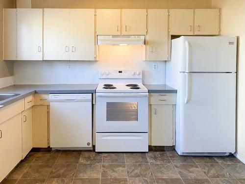 10602 103 Street, Grande Prairie, AB - Indoor Photo Showing Kitchen