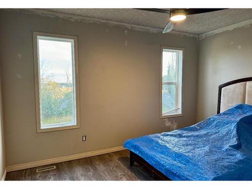 11401 69 Avenue, Grande Prairie, AB - Indoor Photo Showing Bedroom