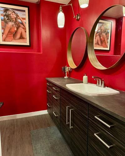 11401 69 Avenue, Grande Prairie, AB - Indoor Photo Showing Bathroom