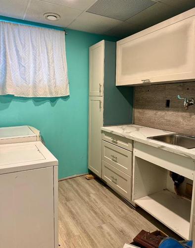 11401 69 Avenue, Grande Prairie, AB - Indoor Photo Showing Laundry Room