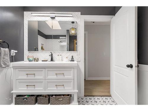 10210 107 Avenue, Grande Prairie, AB - Indoor Photo Showing Bathroom