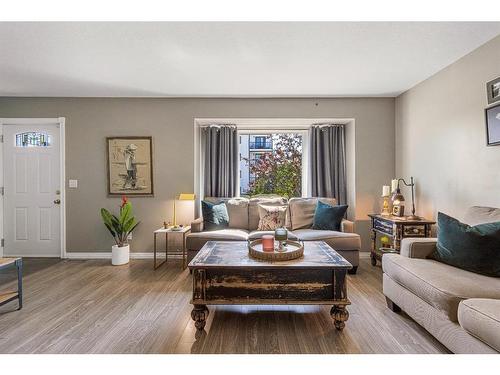 10210 107 Avenue, Grande Prairie, AB - Indoor Photo Showing Living Room