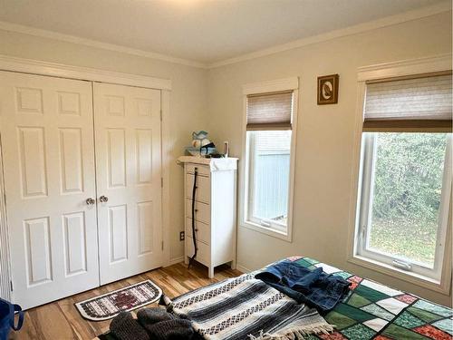 5008 49 Avenue, Guy, AB - Indoor Photo Showing Bedroom