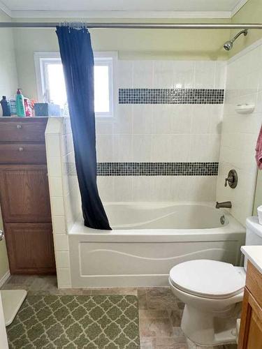 5008 49 Avenue, Guy, AB - Indoor Photo Showing Bathroom