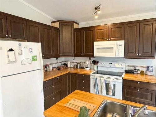 5008 49 Avenue, Guy, AB - Indoor Photo Showing Kitchen With Double Sink