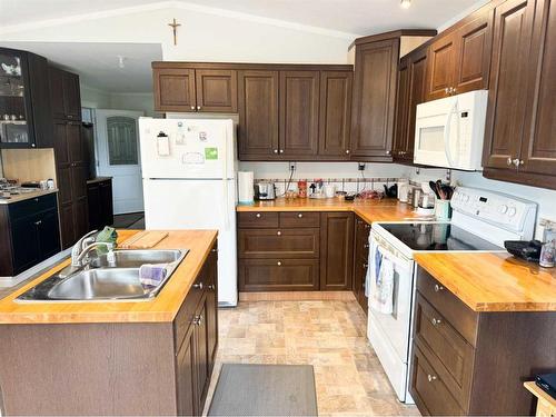 5008 49 Avenue, Guy, AB - Indoor Photo Showing Kitchen With Double Sink