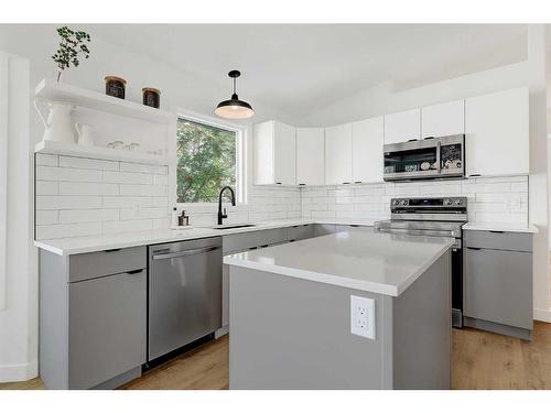 7822 Michealis Boulevard, Grande Prairie, AB - Indoor Photo Showing Kitchen