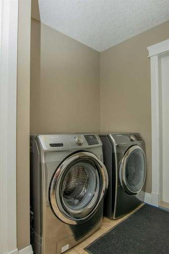 7102 86 Street, Grande Prairie, AB - Indoor Photo Showing Laundry Room