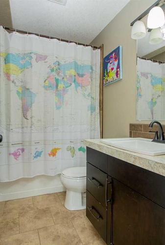 7102 86 Street, Grande Prairie, AB - Indoor Photo Showing Bathroom