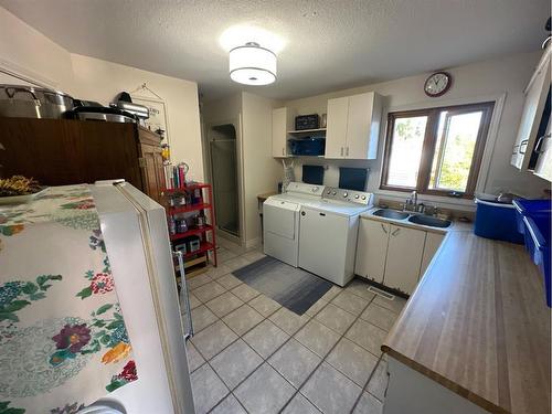 11905 91 Street, Peace River, AB - Indoor Photo Showing Laundry Room