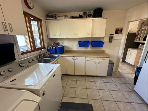 11905 91 Street, Peace River, AB - Indoor Photo Showing Laundry Room