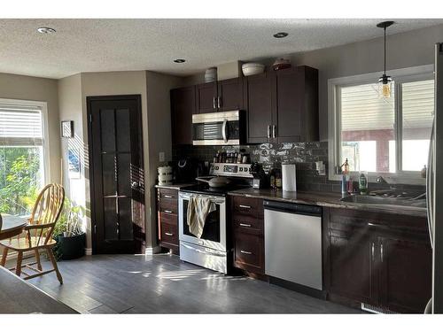 7105 99 Street, Peace River, AB - Indoor Photo Showing Kitchen