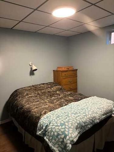 7105 99 Street, Peace River, AB - Indoor Photo Showing Bedroom