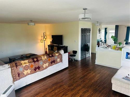 10315 91 Street, Grande Prairie, AB - Indoor Photo Showing Living Room