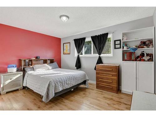 7622 97A Street, Grande Prairie, AB - Indoor Photo Showing Bedroom