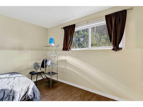 7622 97A Street, Grande Prairie, AB - Indoor Photo Showing Bedroom