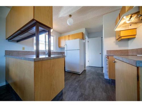 6921 98 Street, Grande Prairie, AB - Indoor Photo Showing Kitchen