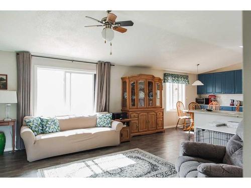 91048/91054 Township Road 704, Wembley, AB - Indoor Photo Showing Living Room