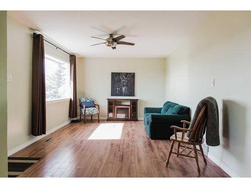 91048/91054 Township Road 704, Wembley, AB - Indoor Photo Showing Living Room