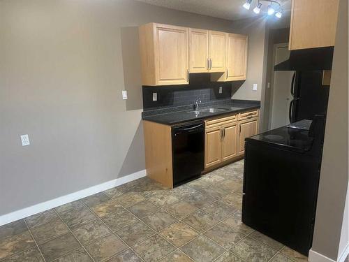 301-9005 99 Street, Peace River, AB - Indoor Photo Showing Kitchen