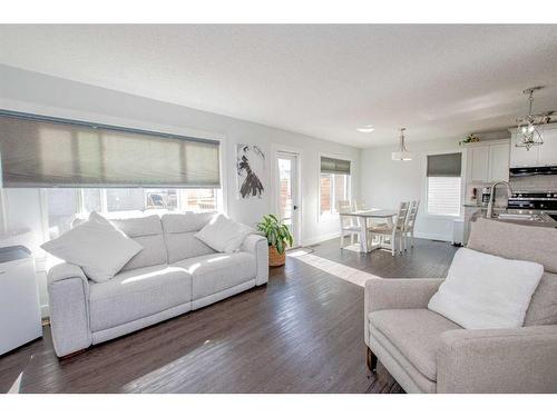 10213 125 Avenue, Grande Prairie, AB - Indoor Photo Showing Living Room