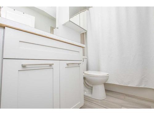 10213 125 Avenue, Grande Prairie, AB - Indoor Photo Showing Bathroom