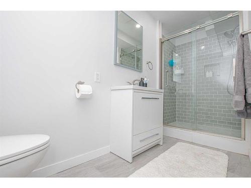 10213 125 Avenue, Grande Prairie, AB - Indoor Photo Showing Bathroom