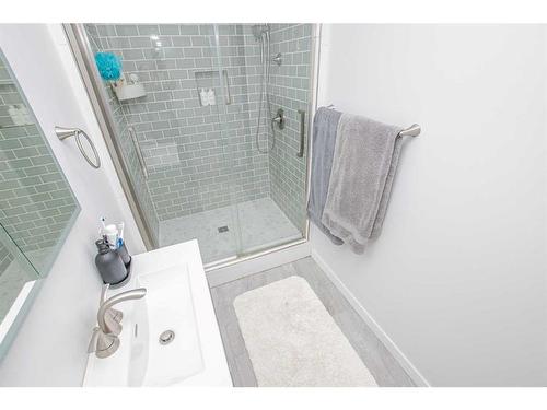 10213 125 Avenue, Grande Prairie, AB - Indoor Photo Showing Bathroom