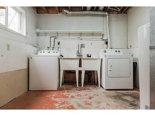 10210 91 Street, Grande Prairie, AB - Indoor Photo Showing Laundry Room