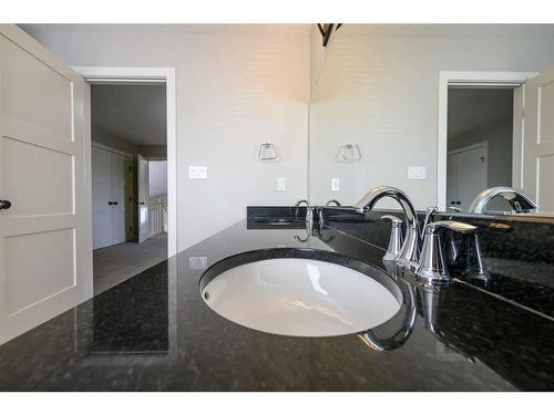 11338 59 Avenue, Grande Prairie, AB - Indoor Photo Showing Bathroom