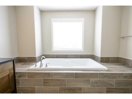 11338 59 Avenue, Grande Prairie, AB - Indoor Photo Showing Bathroom