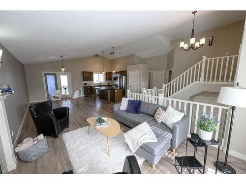 11338 59 Avenue, Grande Prairie, AB - Indoor Photo Showing Living Room