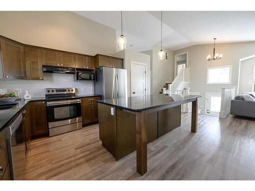 11338 59 Avenue, Grande Prairie, AB - Indoor Photo Showing Kitchen With Double Sink With Upgraded Kitchen