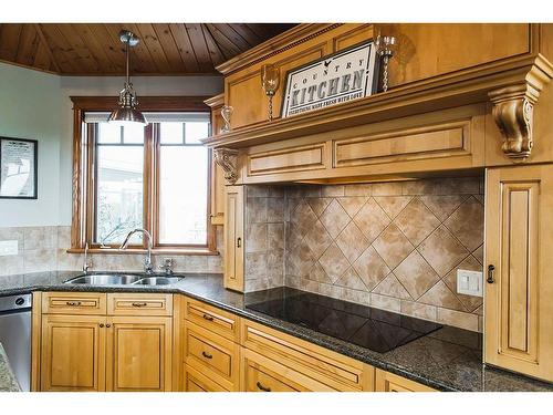 723047 A, B, C Range Road 54, Clairmont, AB - Indoor Photo Showing Kitchen With Double Sink With Upgraded Kitchen