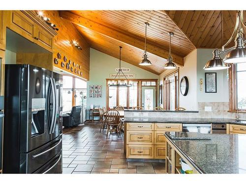 723047 A, B, C Range Road 54, Clairmont, AB - Indoor Photo Showing Kitchen