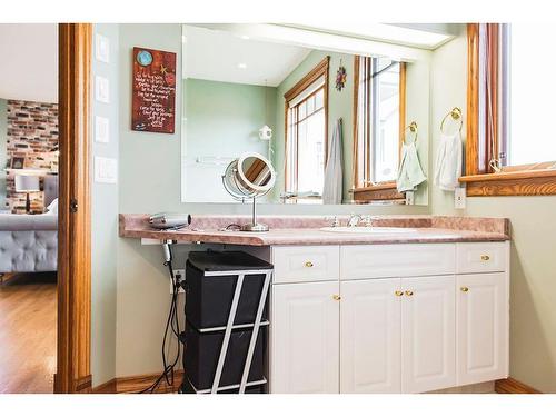 723047 A, B, C Range Road 54, Clairmont, AB - Indoor Photo Showing Bathroom