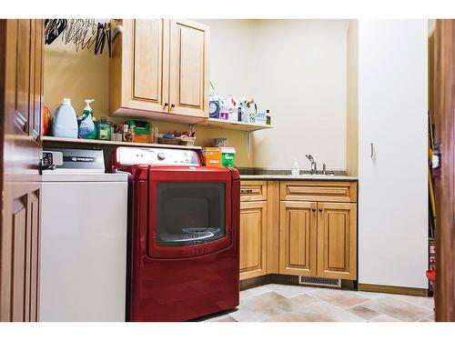 723047 A, B, C Range Road 54, Clairmont, AB - Indoor Photo Showing Laundry Room