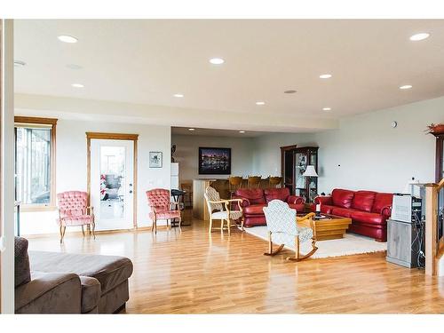 723047 A, B, C Range Road 54, Clairmont, AB - Indoor Photo Showing Living Room