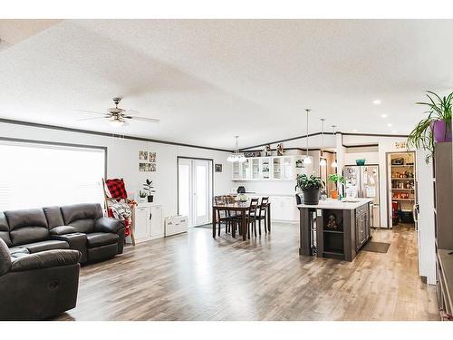 723047 A, B, C Range Road 54, Clairmont, AB - Indoor Photo Showing Living Room