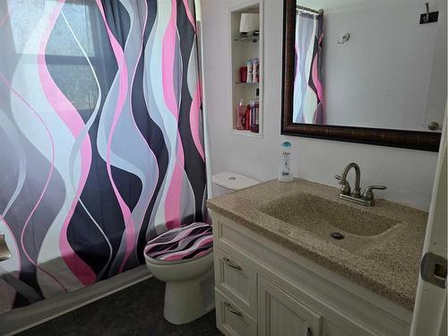 4607 55 Street, Rycroft, AB - Indoor Photo Showing Bathroom