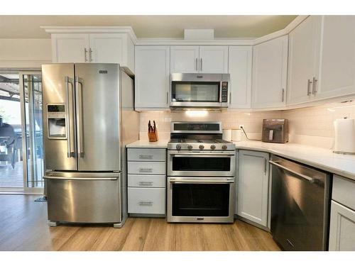 9118 130 Avenue, Peace River, AB - Indoor Photo Showing Kitchen