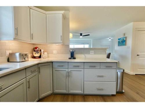 9118 130 Avenue, Peace River, AB - Indoor Photo Showing Kitchen