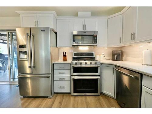 9118 130 Avenue, Peace River, AB - Indoor Photo Showing Kitchen