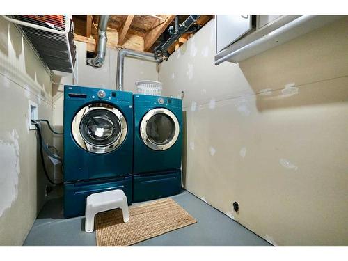 9118 130 Avenue, Peace River, AB - Indoor Photo Showing Laundry Room