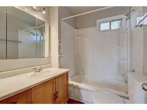 10805 102 Avenue, Fairview, AB - Indoor Photo Showing Bathroom