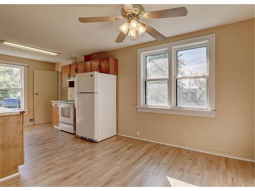 10805 102 Avenue, Fairview, AB - Indoor Photo Showing Kitchen