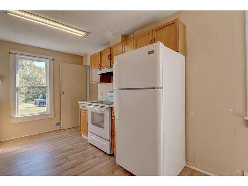 10805 102 Avenue, Fairview, AB - Indoor Photo Showing Kitchen