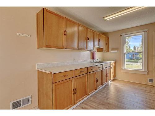 10805 102 Avenue, Fairview, AB - Indoor Photo Showing Kitchen