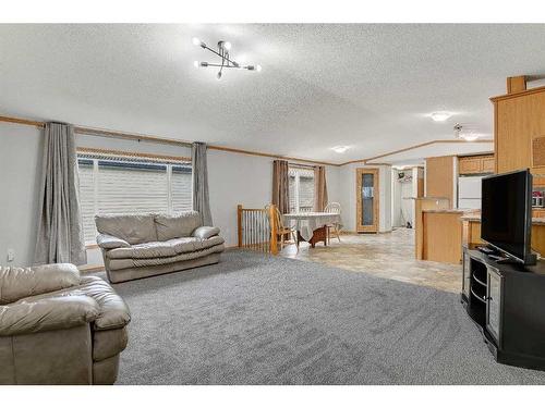 8818 89 Avenue, Grande Prairie, AB - Indoor Photo Showing Living Room