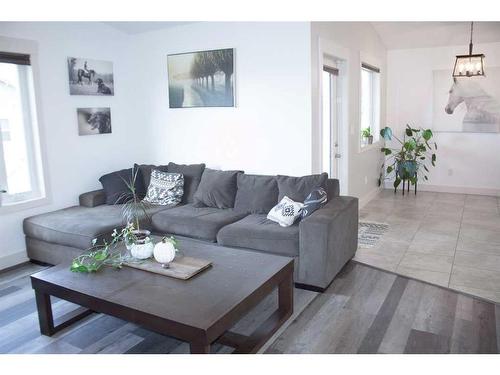 6906 115A Street, Grande Prairie, AB - Indoor Photo Showing Living Room